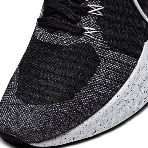 Nike React Infinity Run Flyknit 2 White Black Oreo Mens Running Shoes CT2357-101 - Picture 2 of 7